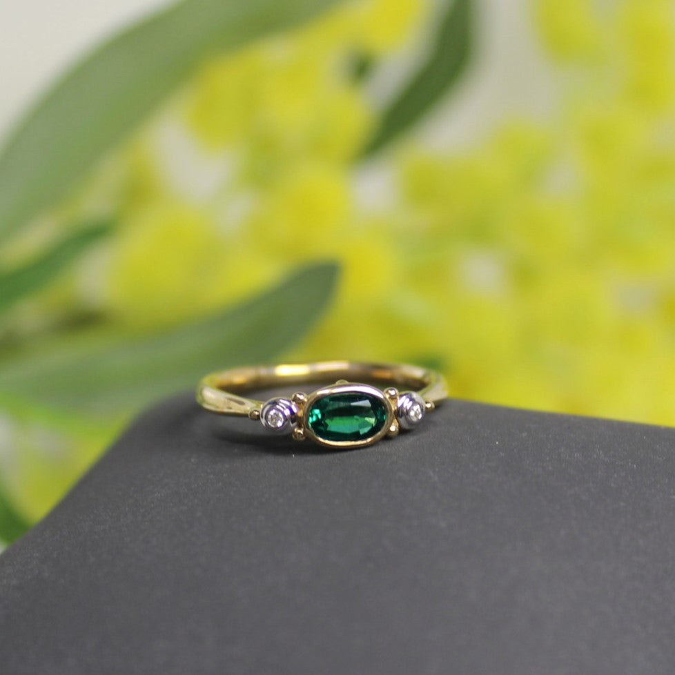 9ct Yellow Gold Oval Synthetic Emerald Ring