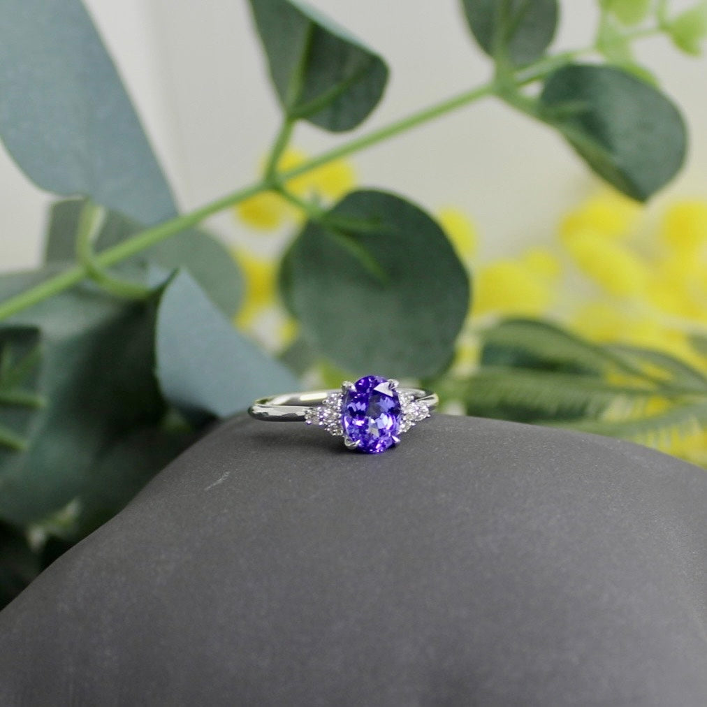 9ct White Gold Oval Tanzanite Ring