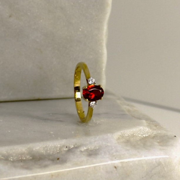 9ct Yellow Gold Oval Garnet Triology Ring