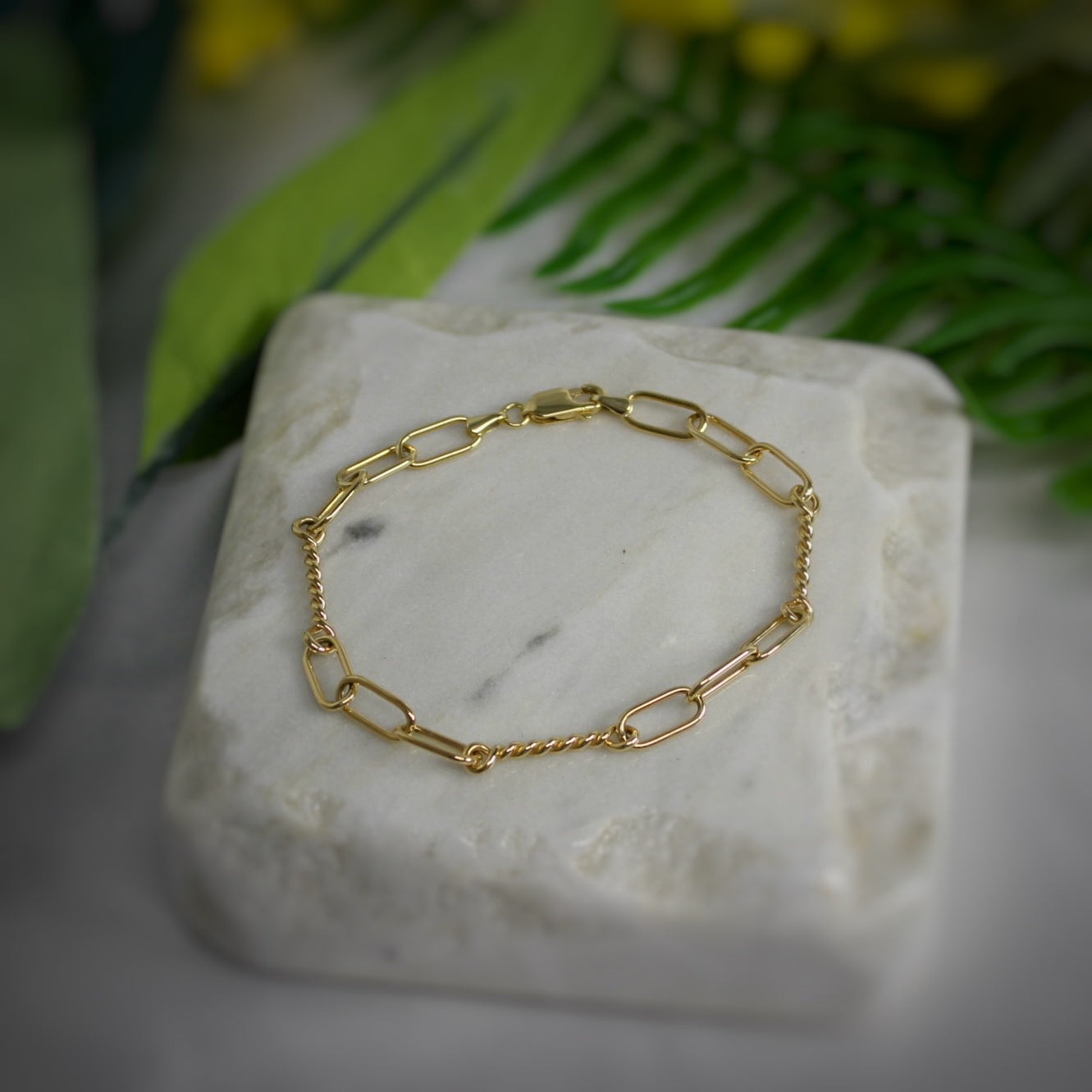 9ct Yellow Gold Paperclip & Twist Bracelet